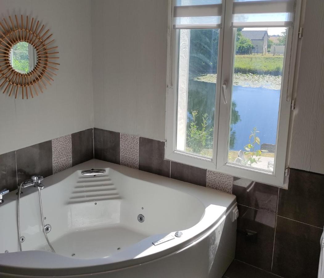 Détente au bord du Loir - Gîte 2 Les Roches-l'Eveque Extérieur photo