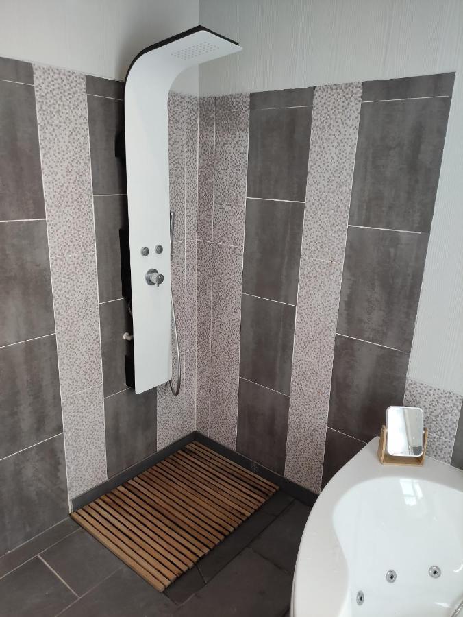 Détente au bord du Loir - Gîte 2 Les Roches-l'Eveque Extérieur photo